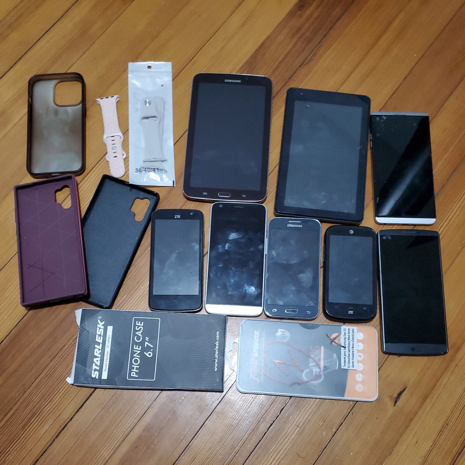 Lot of 6 phones and 2 tablets, LG, Samsung, ZTEE, RC*A