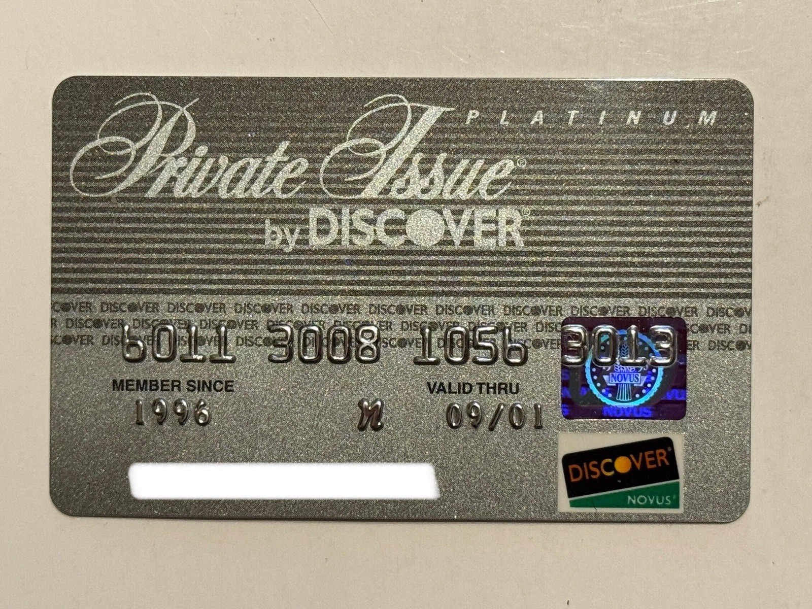 Discover Private Issue Platinum Credit Card 2001 Exp Hologram Unsigned