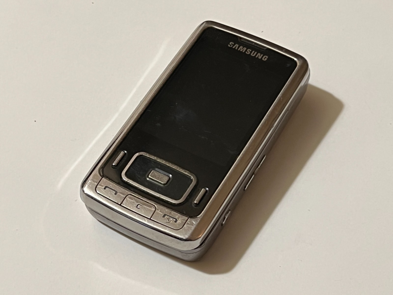 Samsung SGH-G800 – With Battery – Cracked – Poor Condition– Vintage cell phone