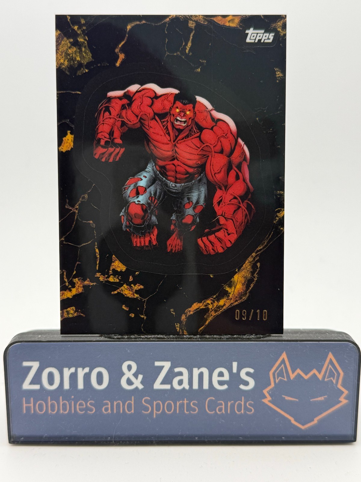 Red Hulk /10 2025 Topps Marvel Comic Book Heroes 1975 |#135 Black & Gold #09/10