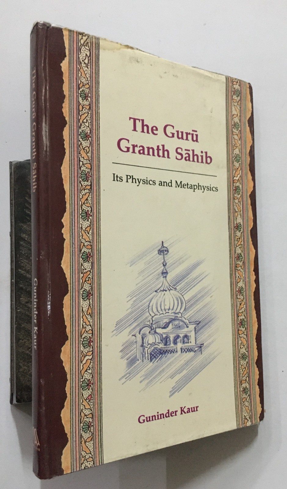Kaur, Guninder: The Guru Granth Sahib. Its Physics And Metaphysics. 1995. 109p