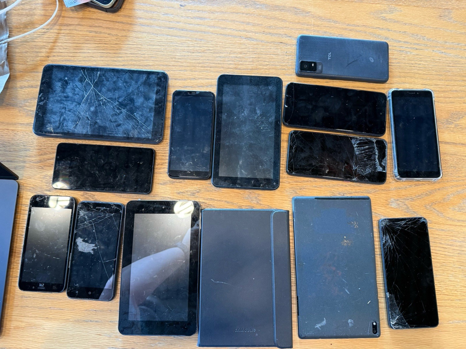 Lot of 14 Phones & Tablets UNTESTED – FOR PARTS ONLY – Mixed Brands – AS-IS