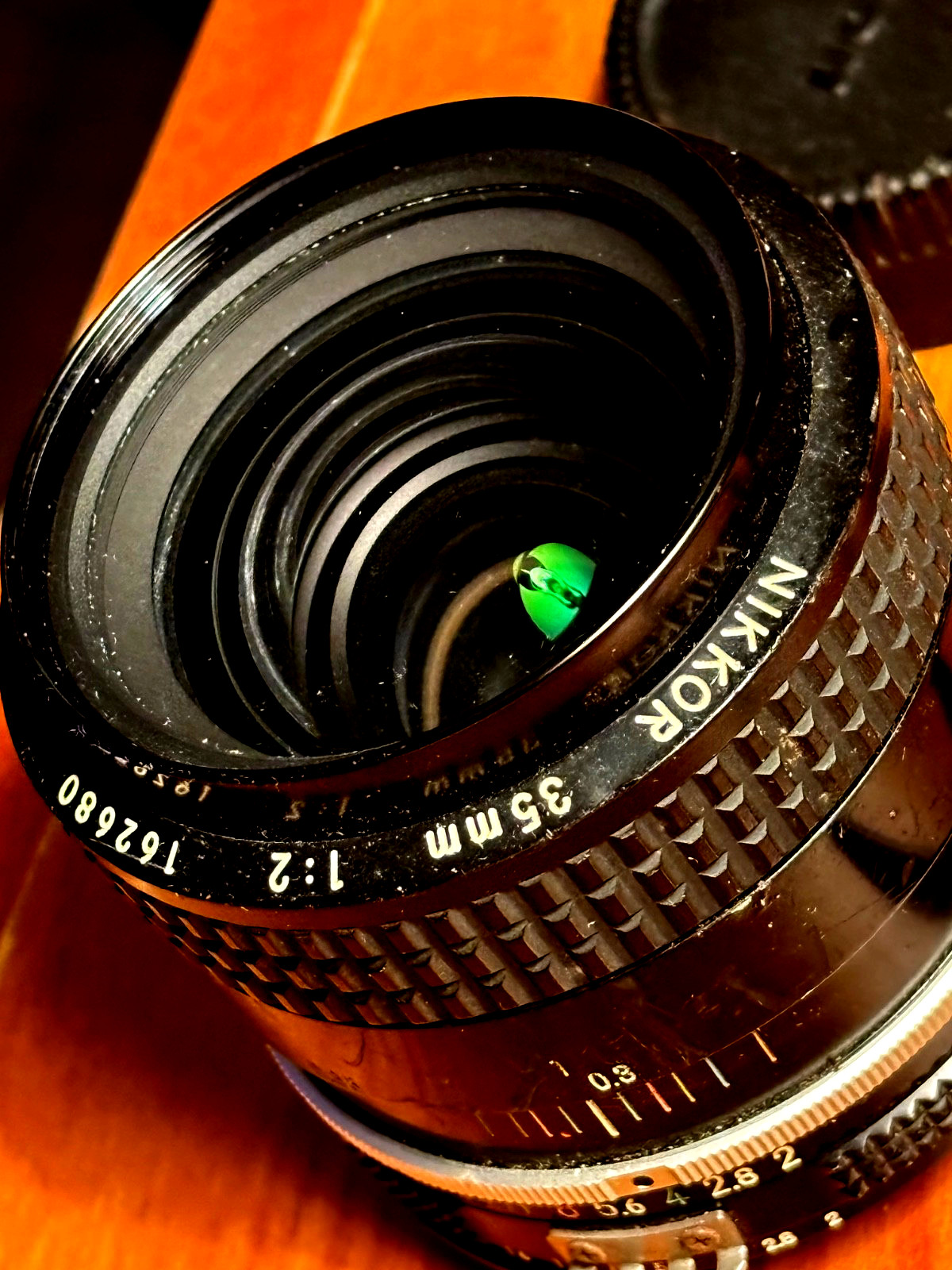 Mint- FAST NIKON Nikkor 35mm f2.0 AIS Manual Focus Pancake Lens