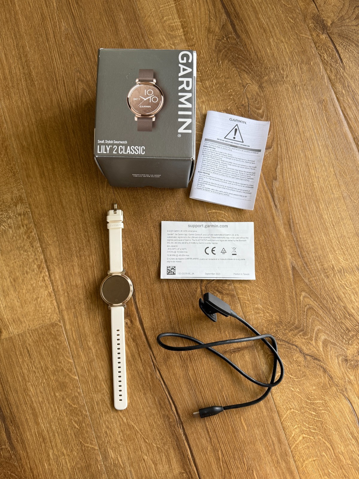 Garmin Lily 2 Classic Cream Gold Smartwatch in Original Box Excellent Condition