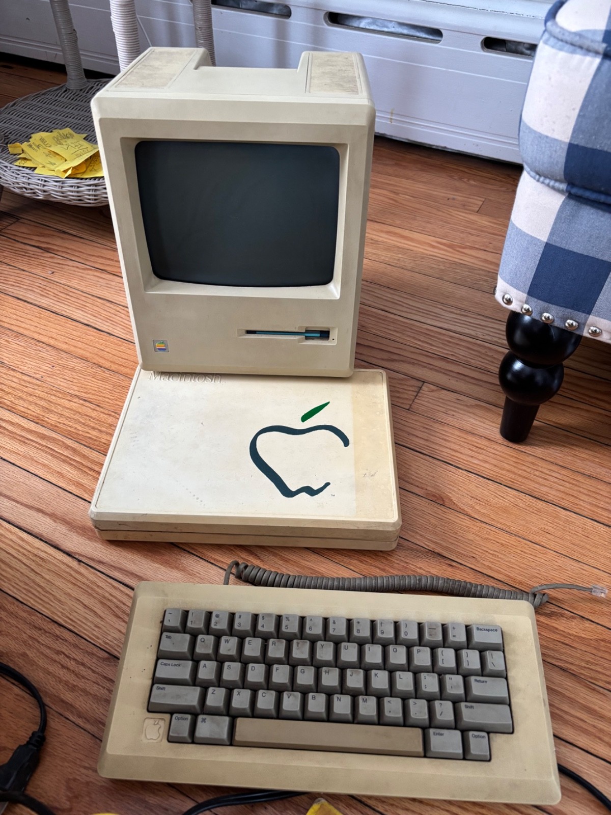 Apple Macintosh 512K Vintage Computer w/ Original Keyboard & Mactote Bag