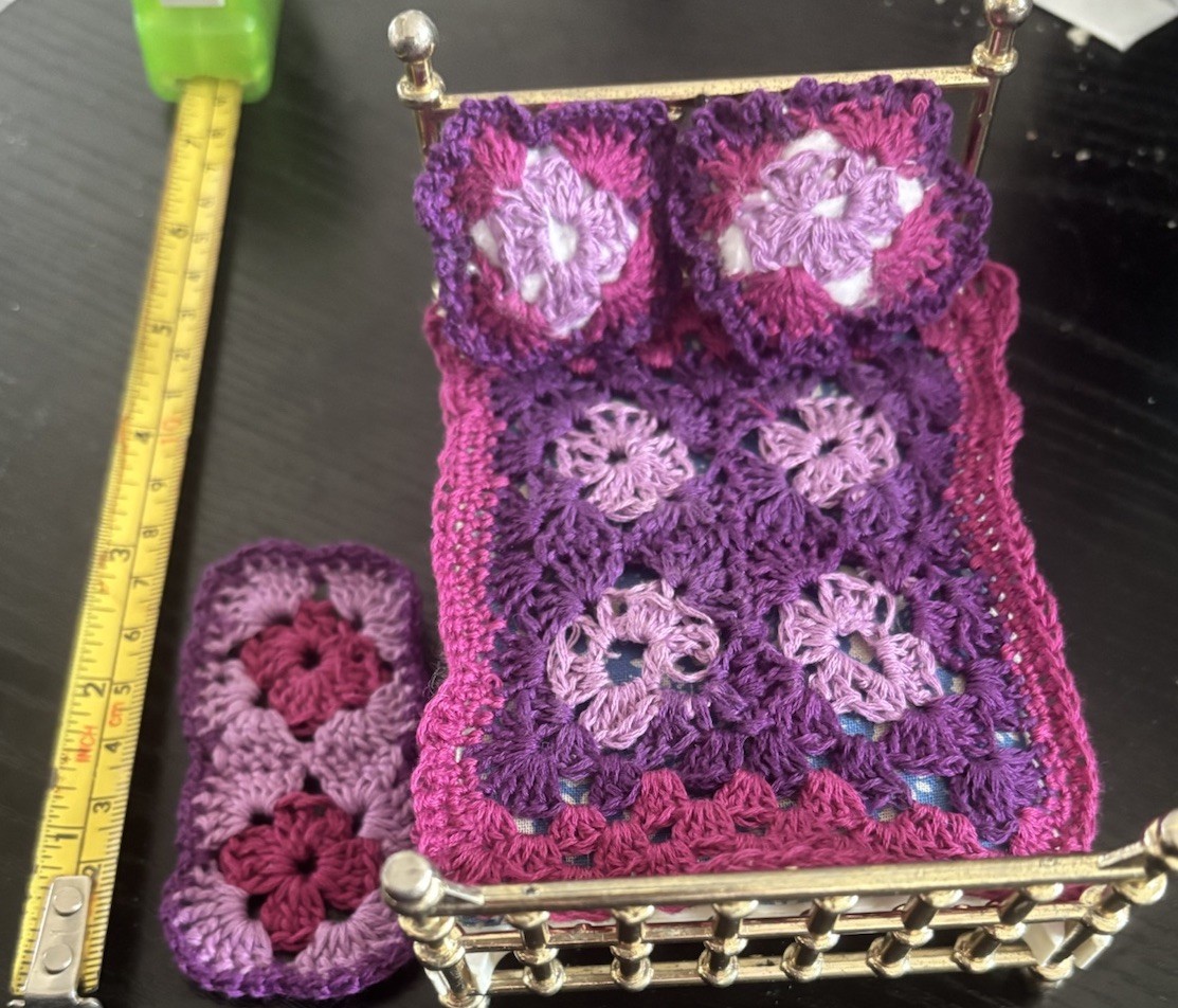 Dollhouse Miniatures Bedspread Blanket Pillows Rug Crocheted Bed Bedding Set