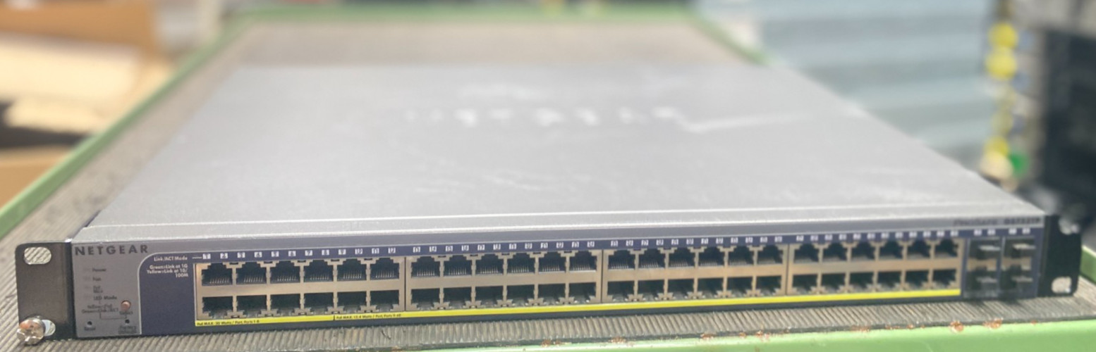 Netgear ProSafe GS752TP V1H1 48‑Port Gigabit PoE Smart Managed Switch with 4-SFP