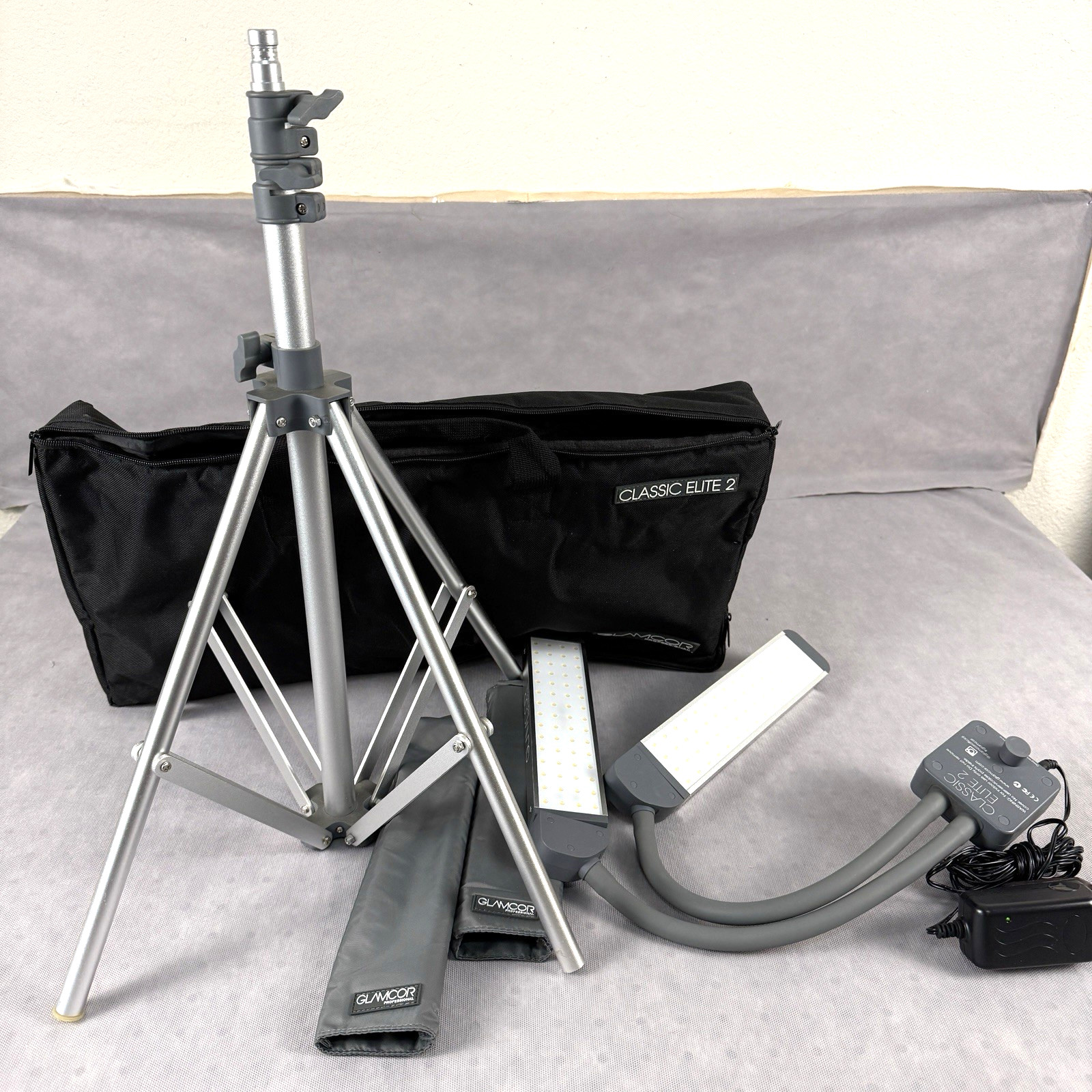 GLAMCOR Classic Elite II 2-60 LED Professional Makeup Photograpy Working