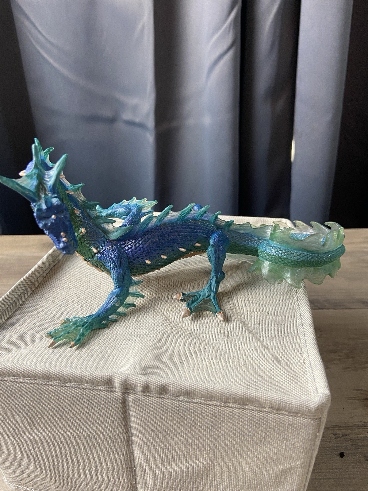 Safari Ltd Mythical Realms Fantasy Series Medieval Blue Green Sea Dragon Figure