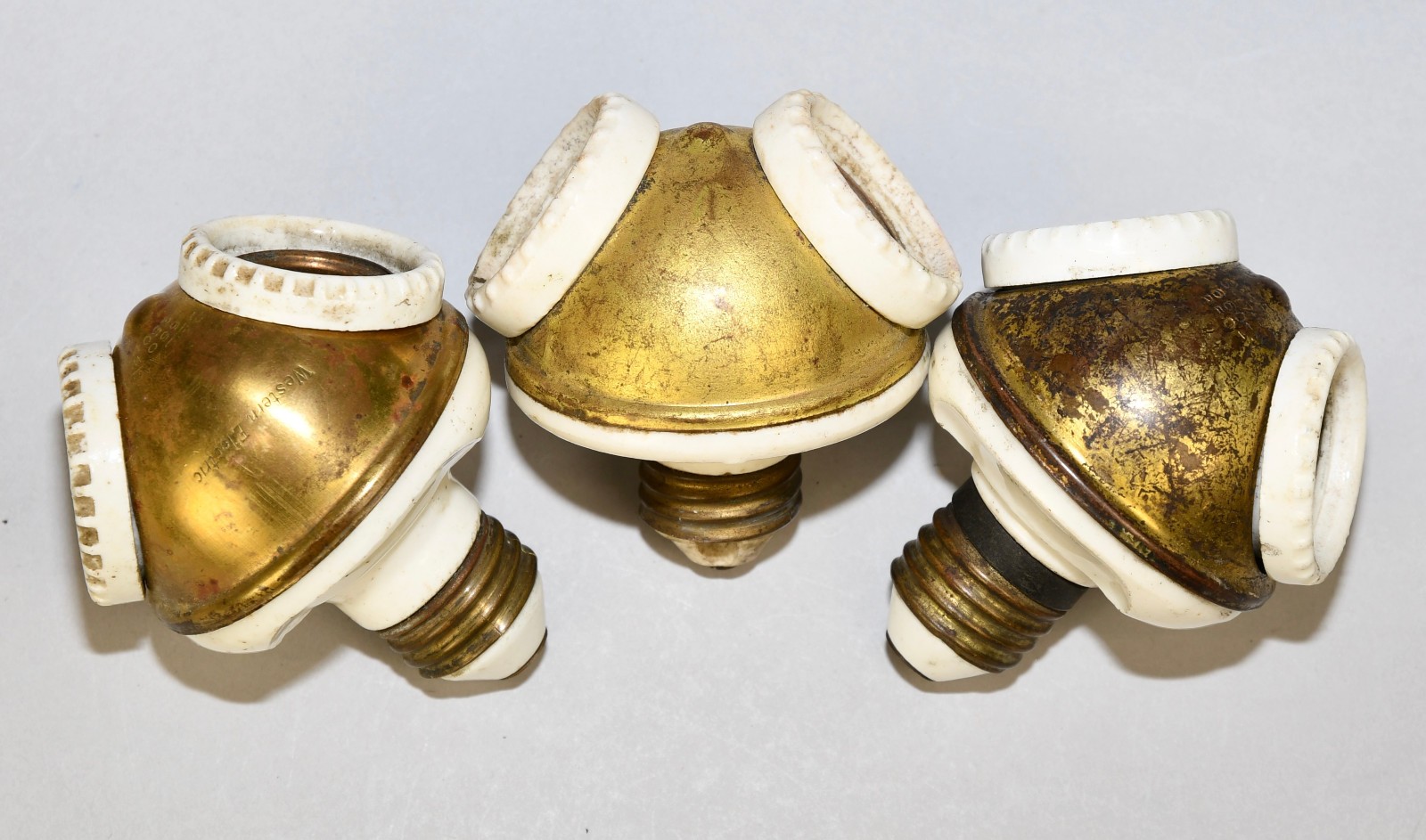 LOT OF 3 VINTAGE BENJAMIN BRASS & PORCELAIN CLUSTER E26 MEDIUM BASE!