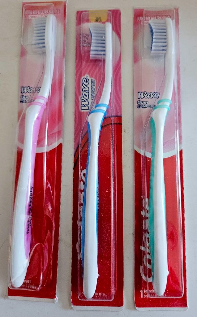 Colgate Wave Toothbrush, Compact Head, Soft - 3 pk White, Pink, Blue, Green