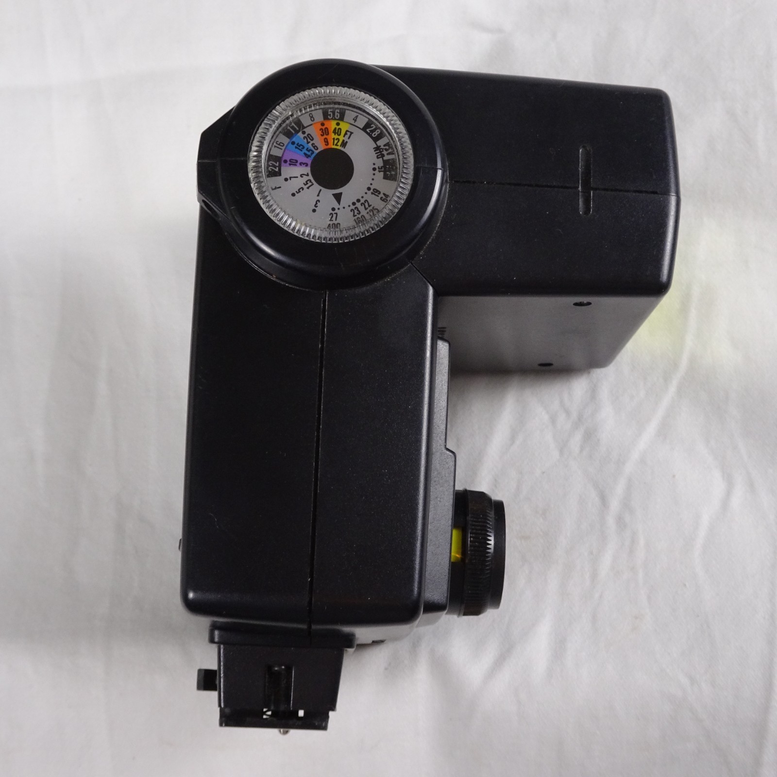 Vivitar 283 Auto Thyristor Flash Unit With zipper case.