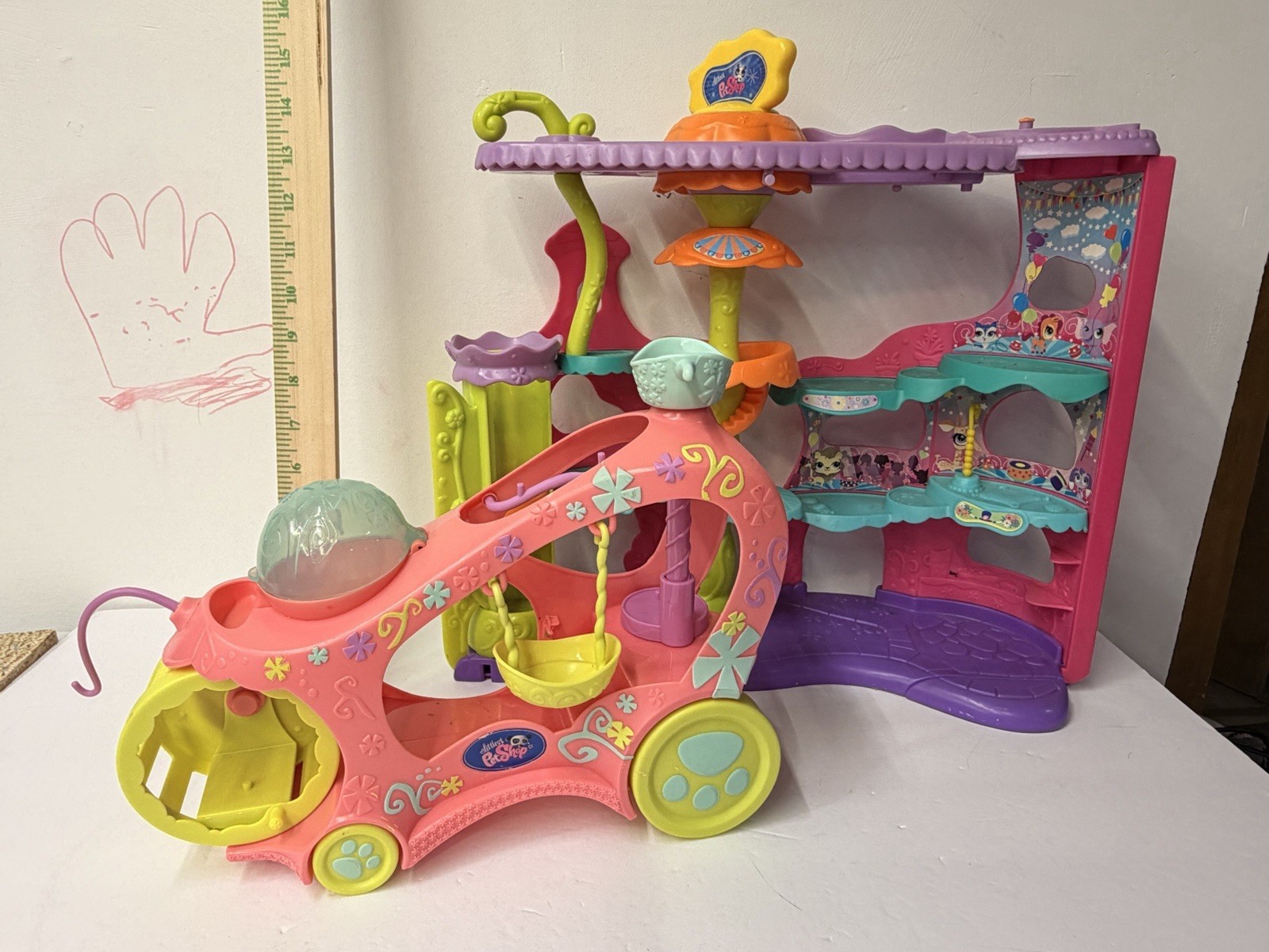 Littlest Pet Shop Town Round N Round And Paw Power 2006 Hasbro Vintage Playsets