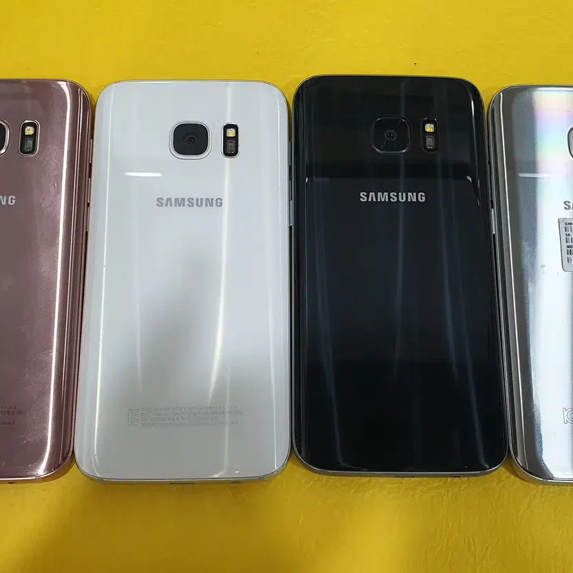 Samsung Galaxy S7 32/64GB Used Smartphone with Minor Scratches