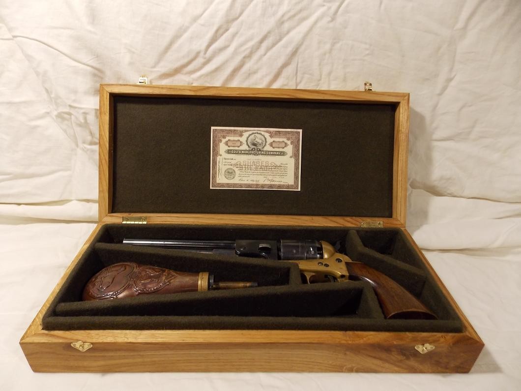 REVOLVER PRESENTATION CASE DISPLAY for Colt Navy,1851,Army,Remington 1858