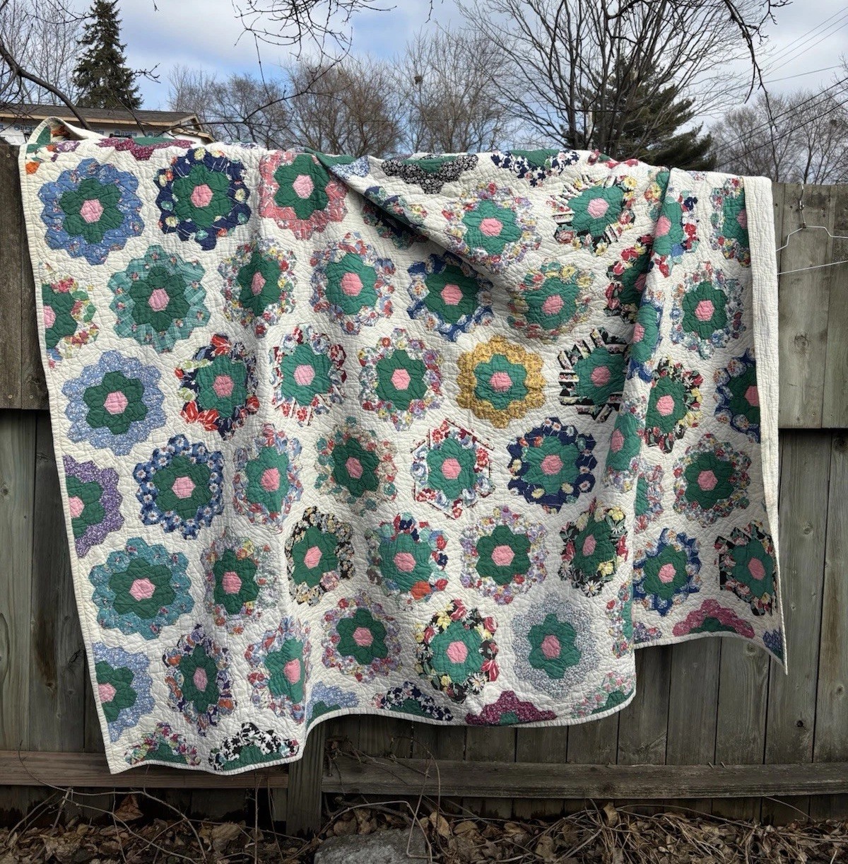 Vintage 1930s-1940s Grandmother's Flower Garden Quilt Hand stitched 69”x90”