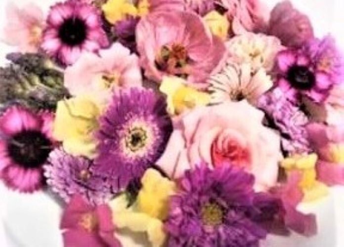 FRESH EDIBLE  FLOWERS Free Overnight Pink Collection 50-75 USA
