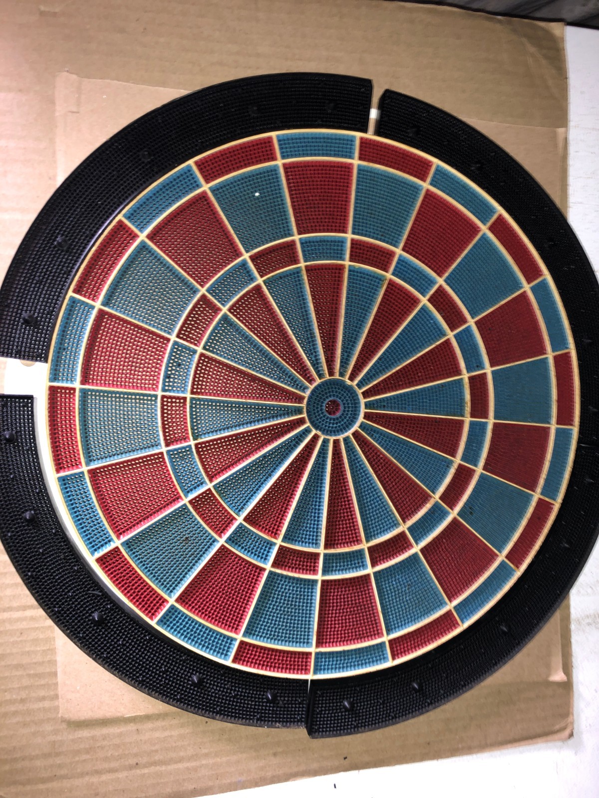 VALLEY COUGAR DART SEGMENTS RED BLUE WITH OUTER BLACK RING, DARTS ARCADE #######