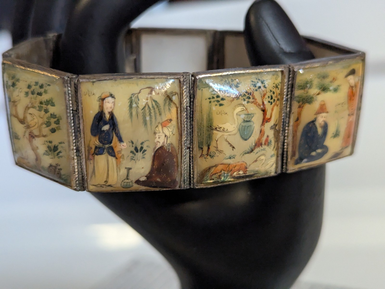 Vintage Hand Painted On Shell Story Teller Panel Bracelet As-is