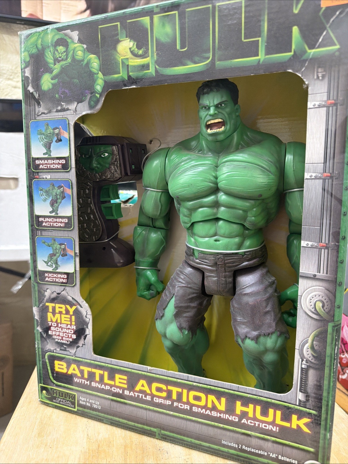 HULK - Battle Action Hulk Figure with Snap-On Battle Grip for Smashing Action!
