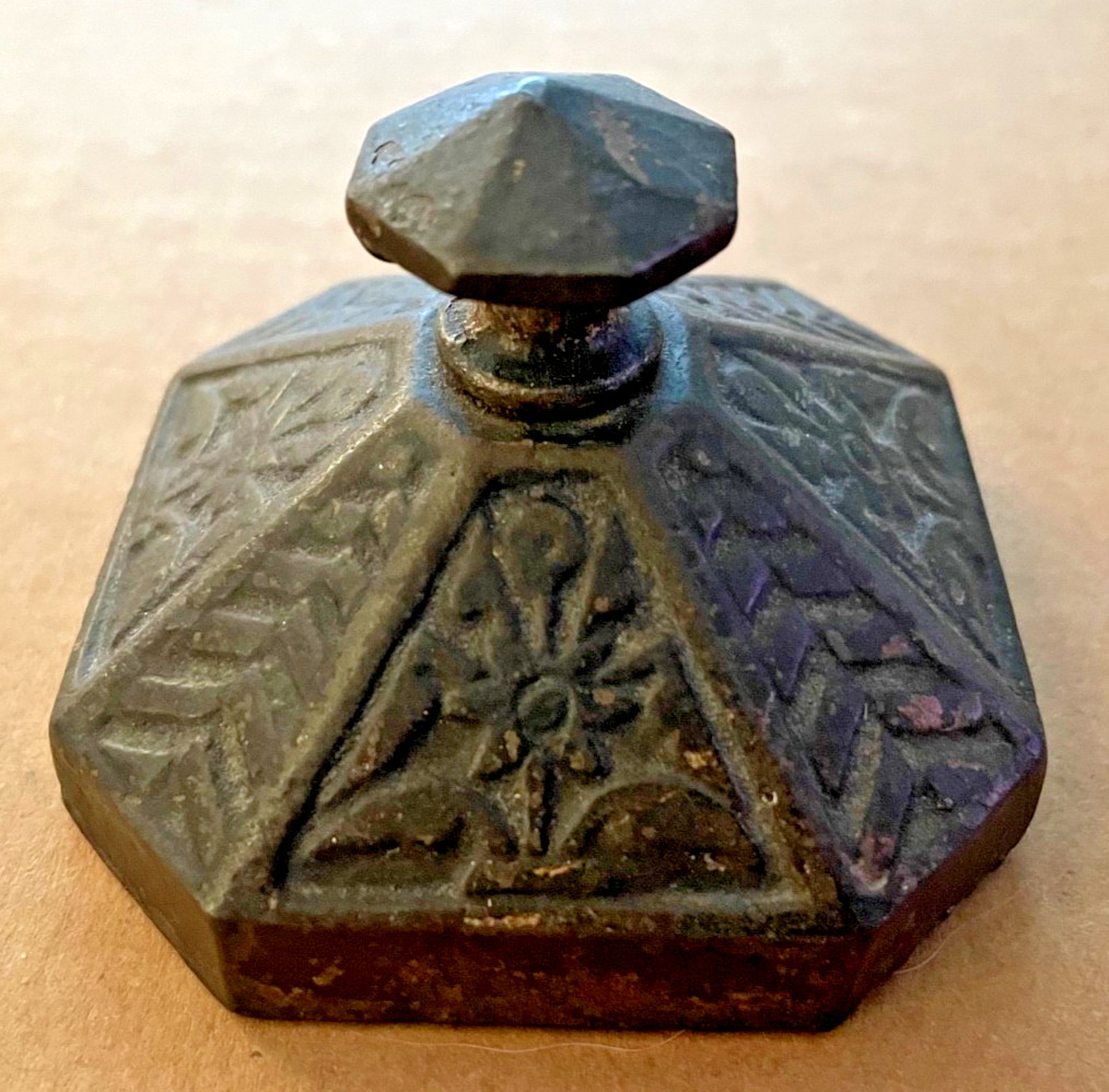 Vintage VICTORIAN EASTLAKE Cast iron Paperweight Floral Flower Sunburst