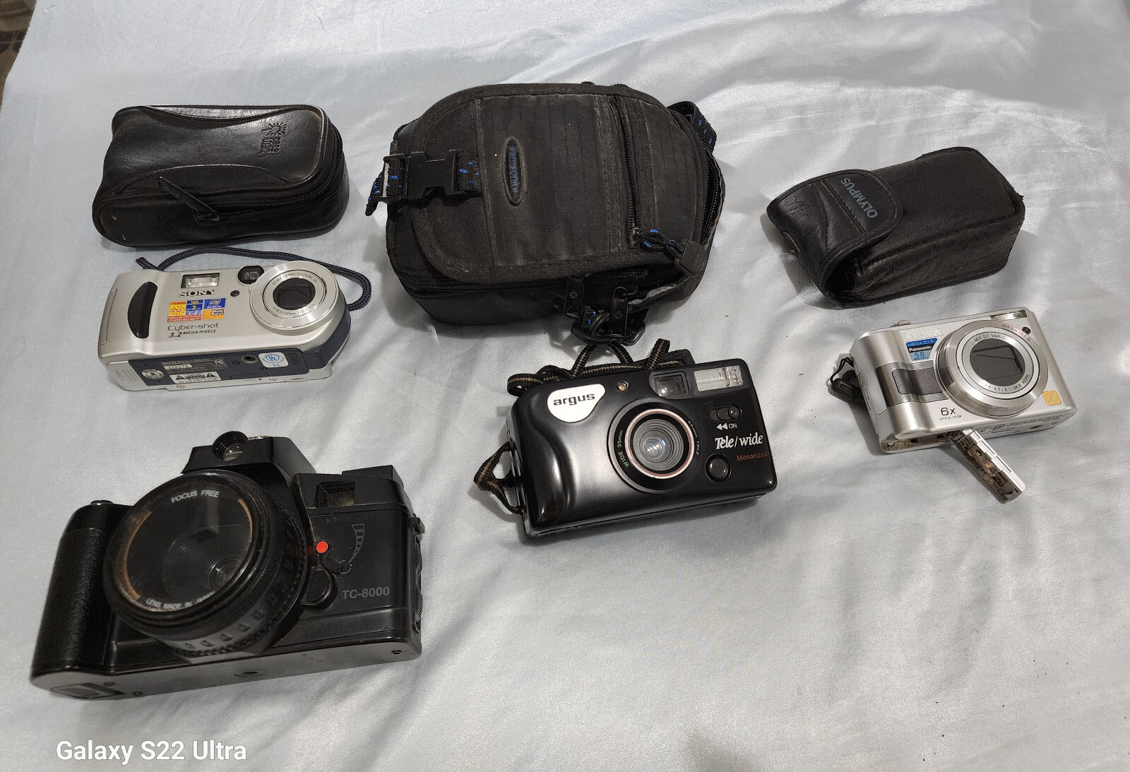 Lot of 4  Assorted  Cameras Untested, Parts only. 3 Have Bags.