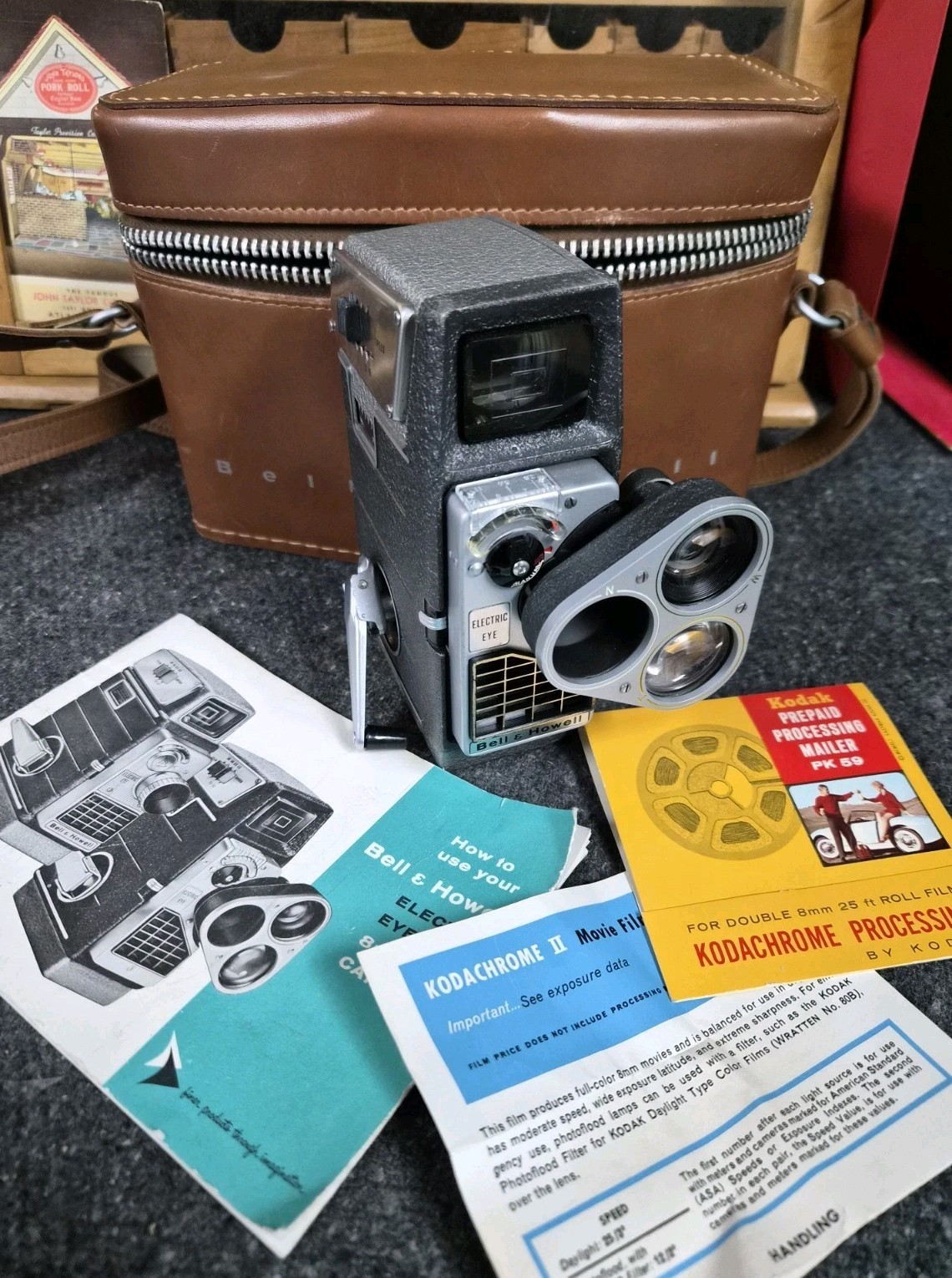 Bell & Howell Electric Eye 8mm Shutter Movie Camera W/Leather Case/Manuel