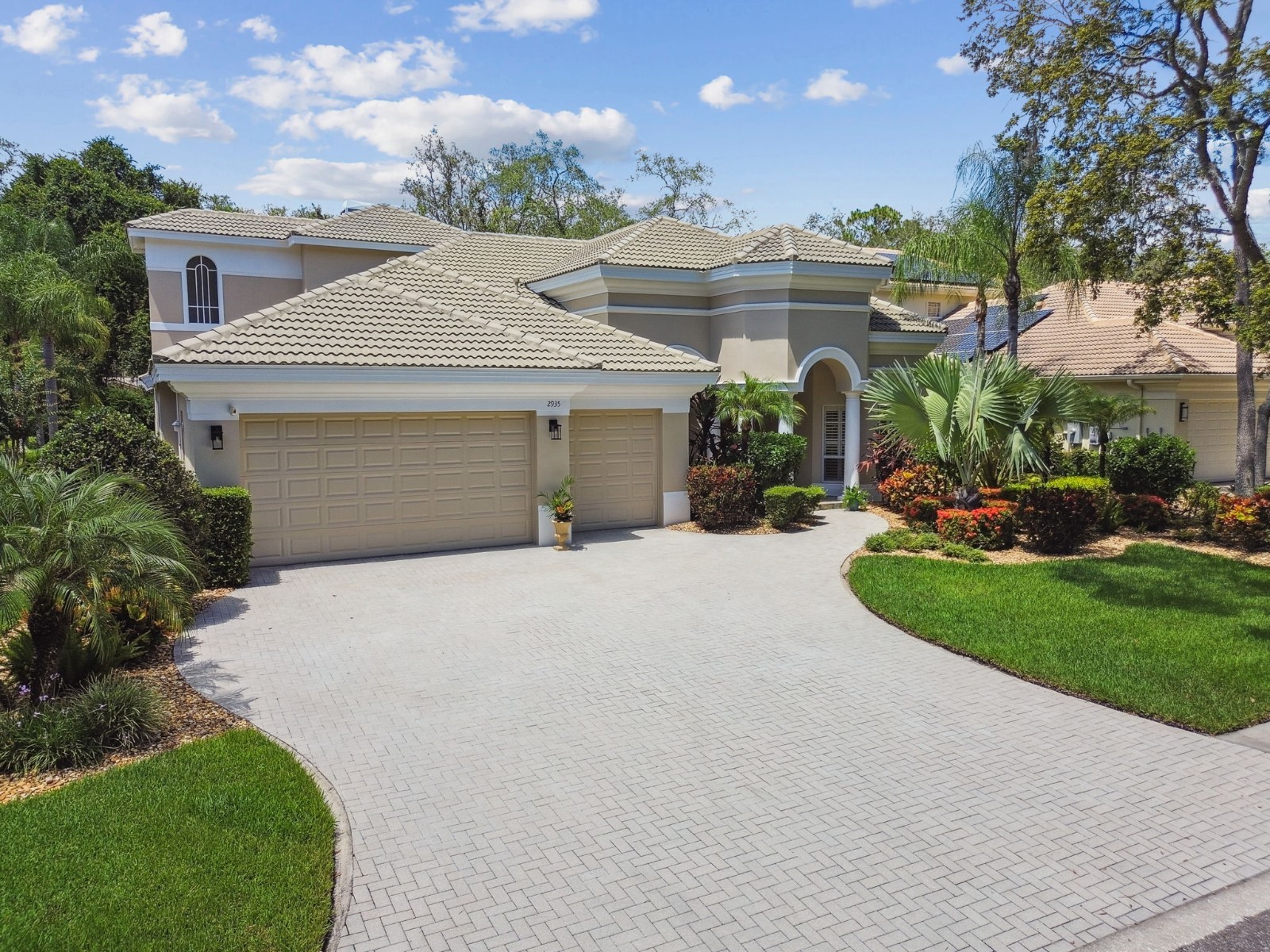 House For Sale, Tarpon Springs Florida 5 Bed / 4 Bath / 3698 sqft / Pool / Gated