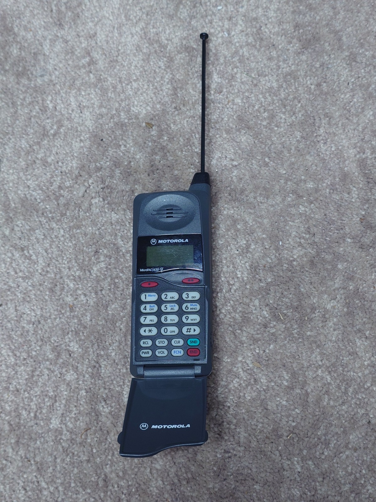 Vintage Motorola MicroTAC 650 Flip Cell Phone Retro Collectible Gray Untested