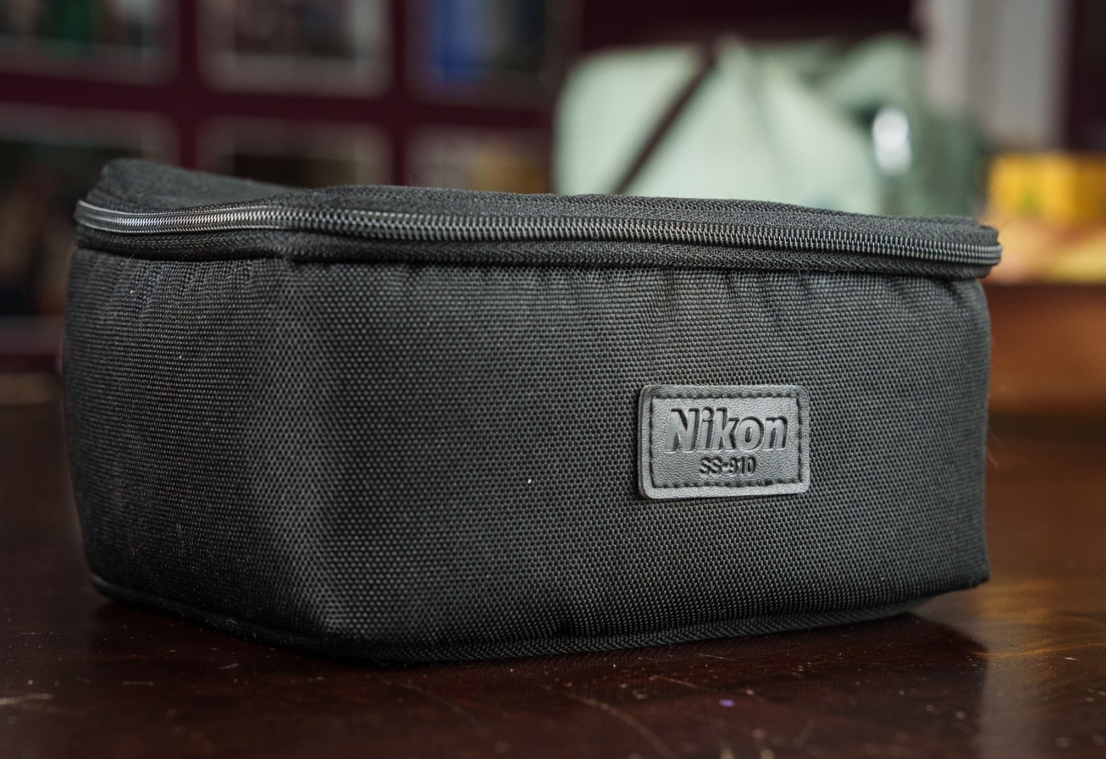 Nikon SB-910 SB-900 Flash Accessory Kit: SS-910 Case, AS-21 Stand, SZ-2 Filters