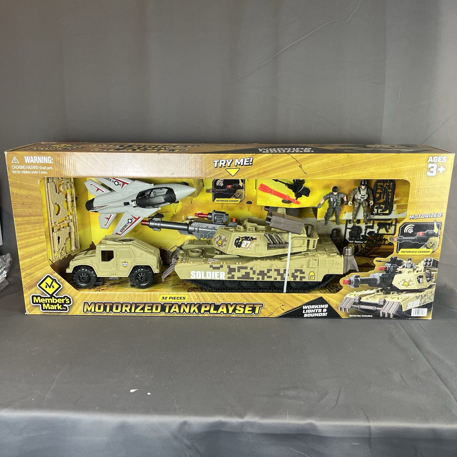 Member's Mark Motorized Tank 32 Piece Light and Sound Playset