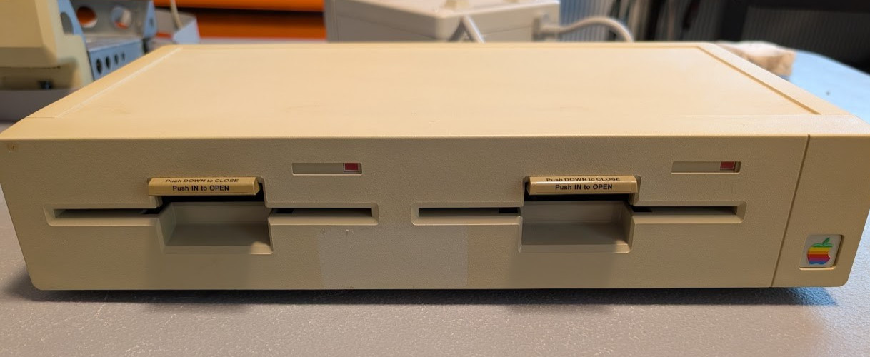 Apple II - DuoDisk A A9M0108 - External dual 5 1/4" floppy drives, untested