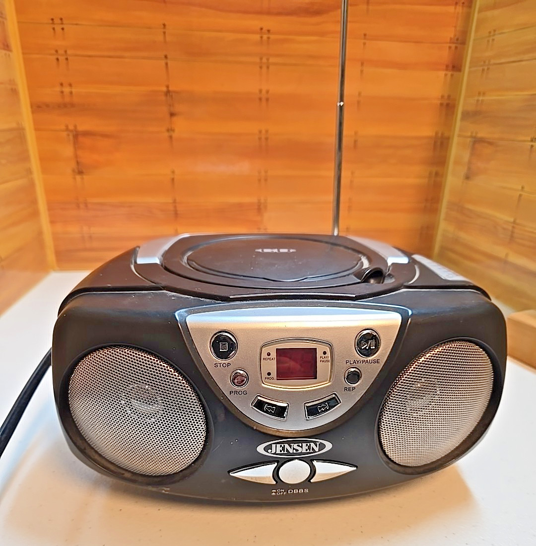 Jensen CD-472 Portable AM/FM Stereo CD Player