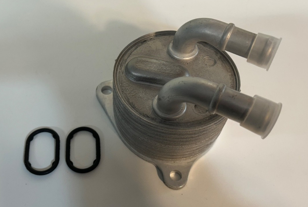 New-NOS Oil Cooler Transmission Mini Cooper 2015, 16, 17, 137942-08100785 onT