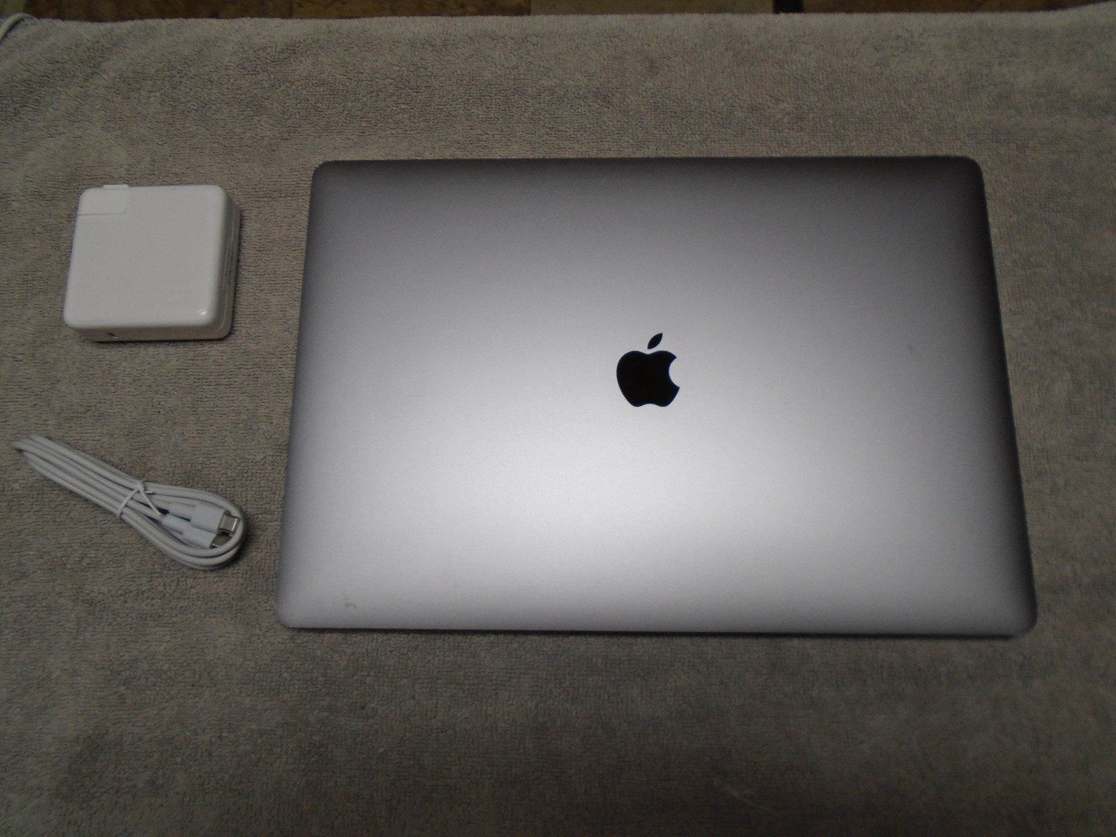2019 release Apple MacBook Pro, 16", 2.6GHz i7, 16gb RAM, 512gb SSD, Excellent!!