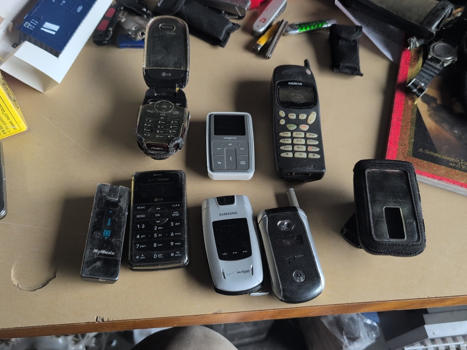  Lot Of 7 Vintage Cell Phones Flip Phones & Music Players UNTESTED My Good Shape