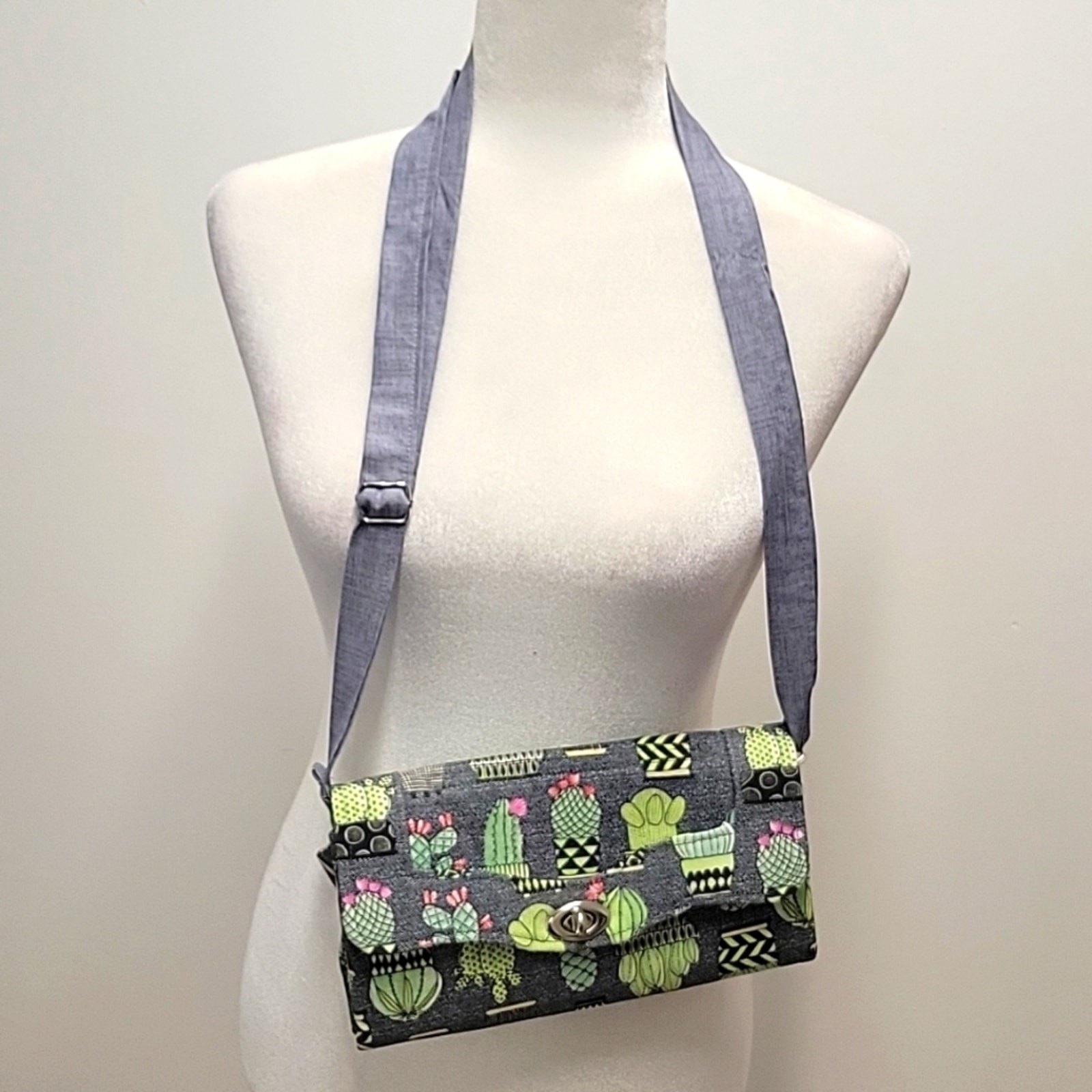 KJM Designs Crossbody Purse With Cactus Print One Outside Pocket w/Zipper