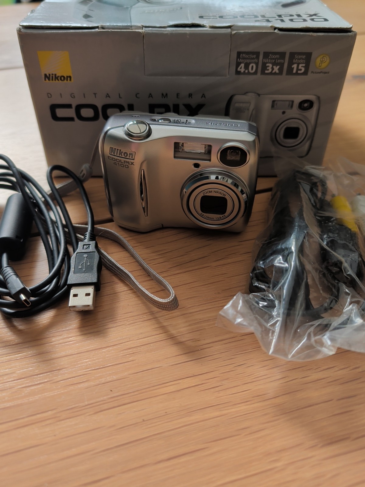Nikon Coolpix 4100 Compact Digital Camera Boxed.