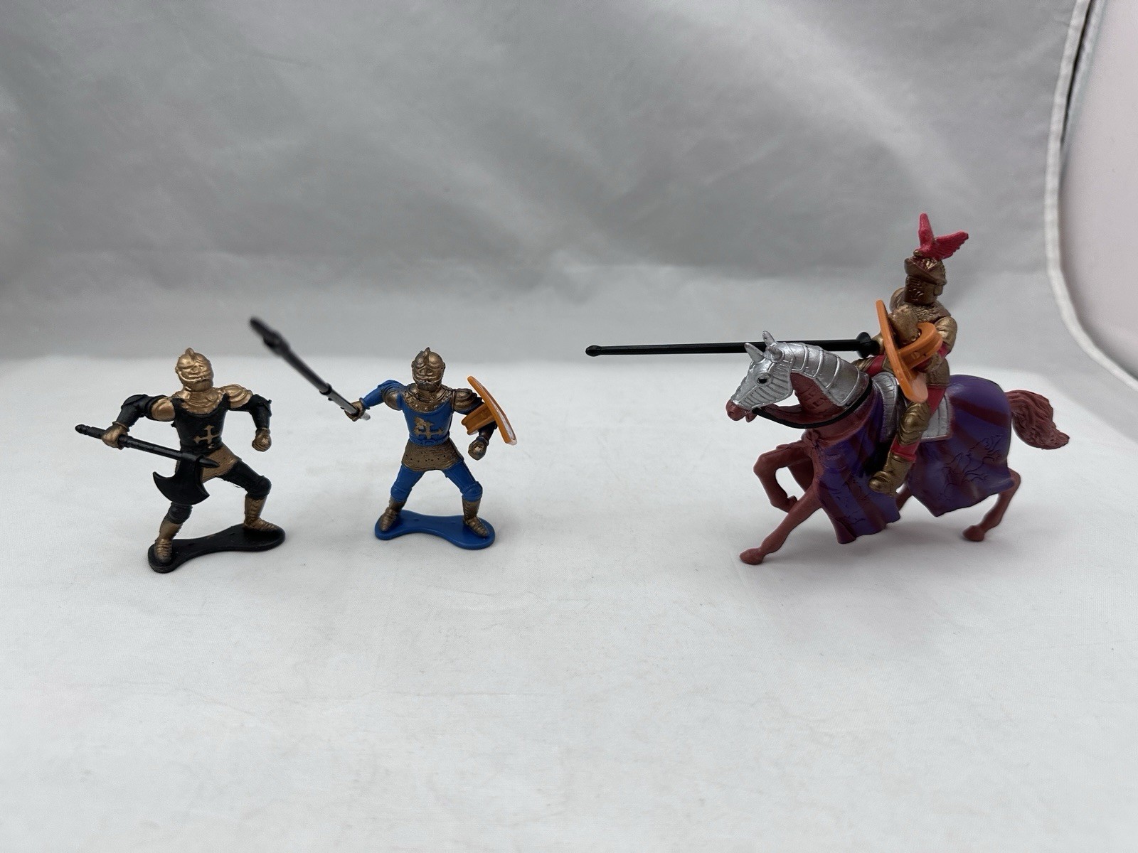 Vintage Medieval Knight Figures +Horse Figurines Plastic Set of 4 w/Weapons