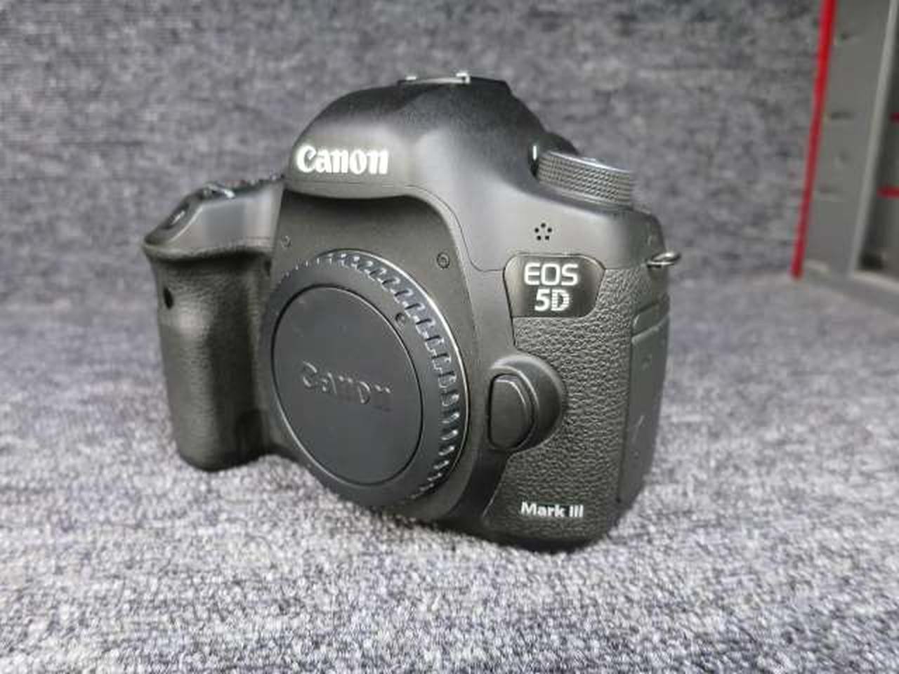 Canon EOS 5D Mark III DSLR Camera 22.3MP EF Mount CompactFlash & SD From Japan