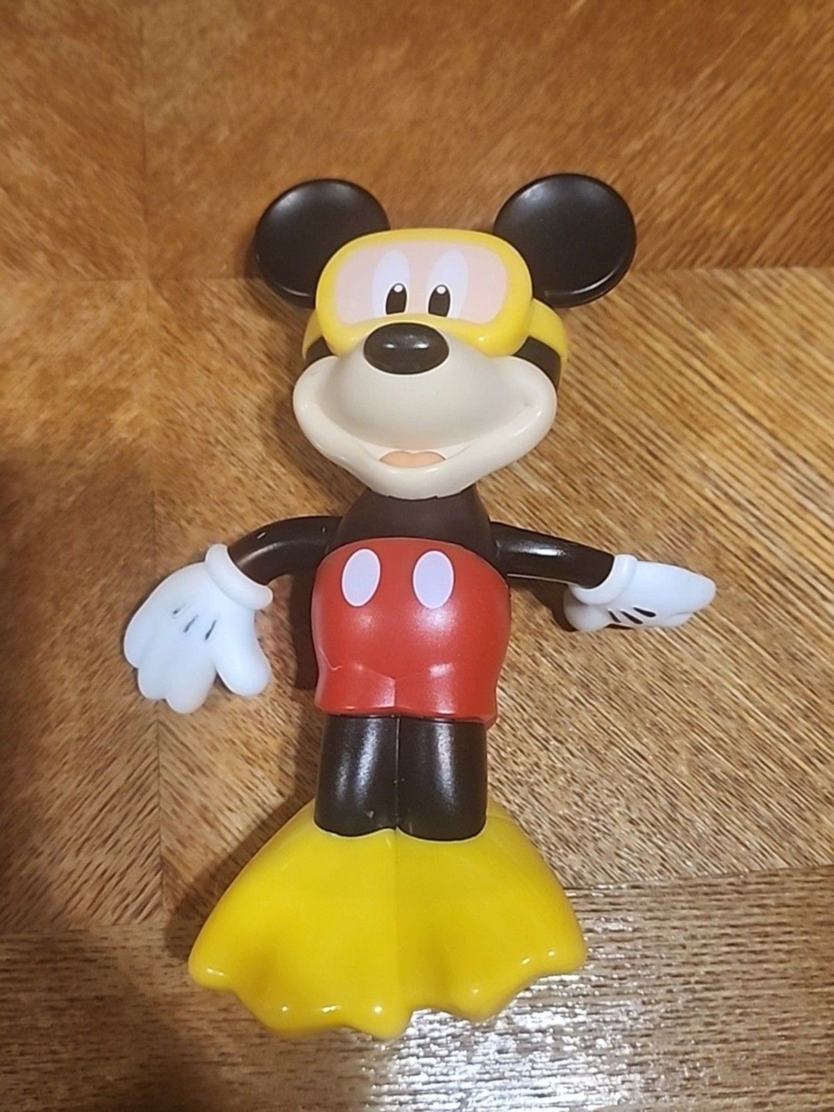 Disney Junior Mickey Mouse Water Swimmer kids  Wind Up Pool /Bath Toy