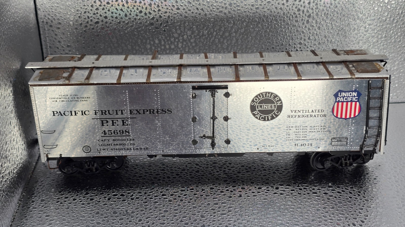 O Gauge PFE 45698 Refrigerator Car 10.5" Pacific Fruit Express Silver Reefer Car