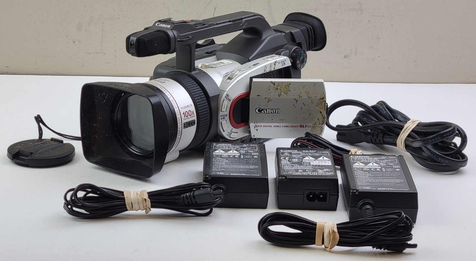 Canon GL1 NTSC 3CCD MiniDV Digital Video Camcorder (DM-GL1A) - *PLEASE READ*