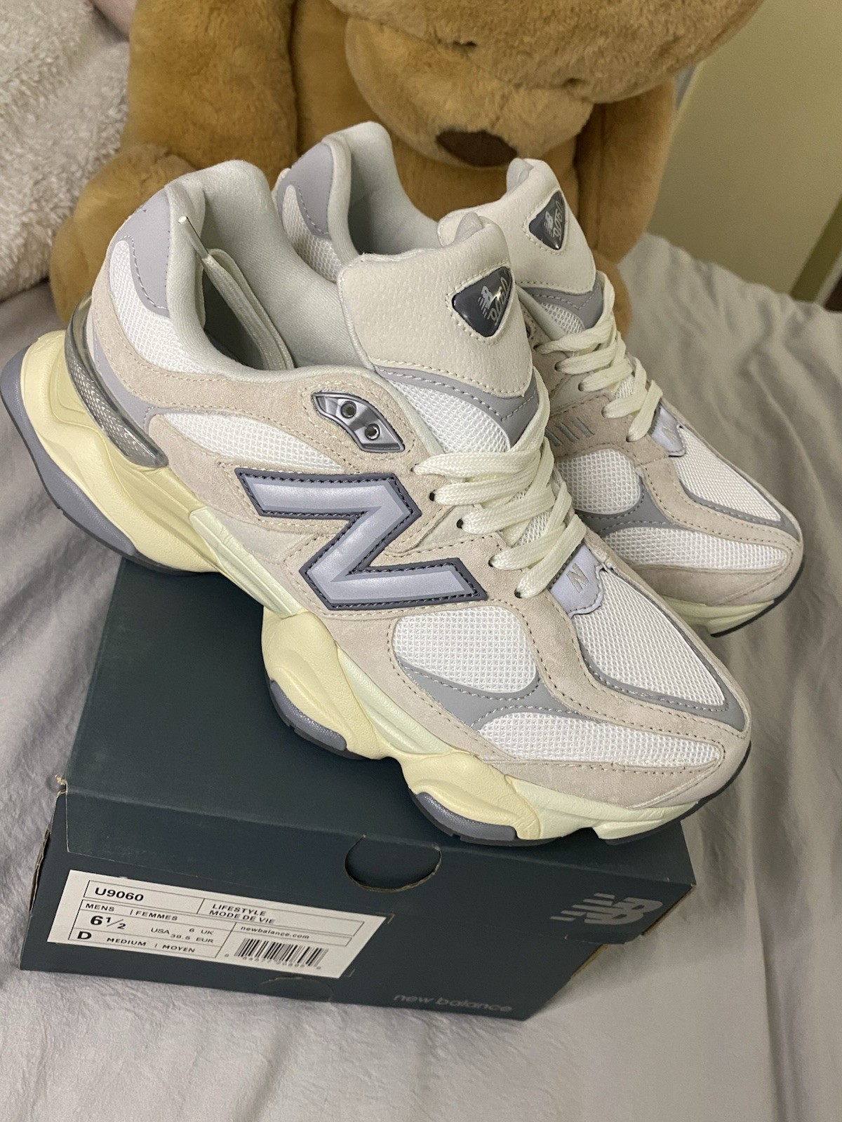 New Balance 9060 Unisex Athletic Sneaker Shoes Womens Size (8) Mens Size (6.5)