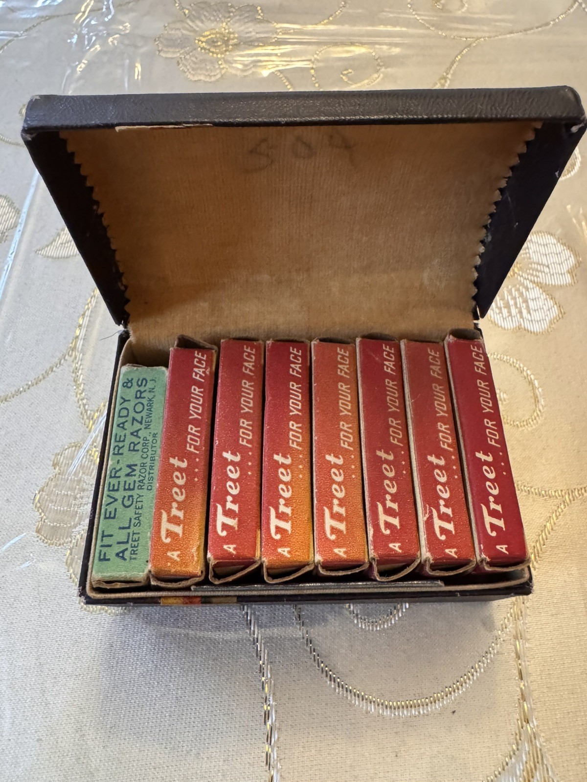 Vintage TREET DOUBLE EDGE Razor Blades in a Vintage Gillette Razor Box! 