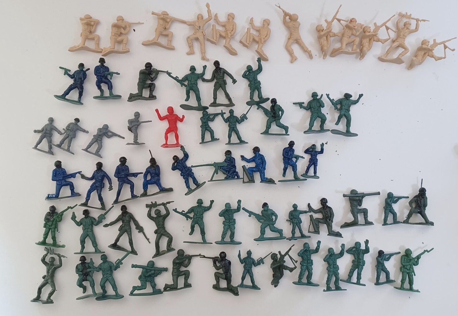  (LOT) of Plastic Soldiers Army Men 2" Tall in Various Poses