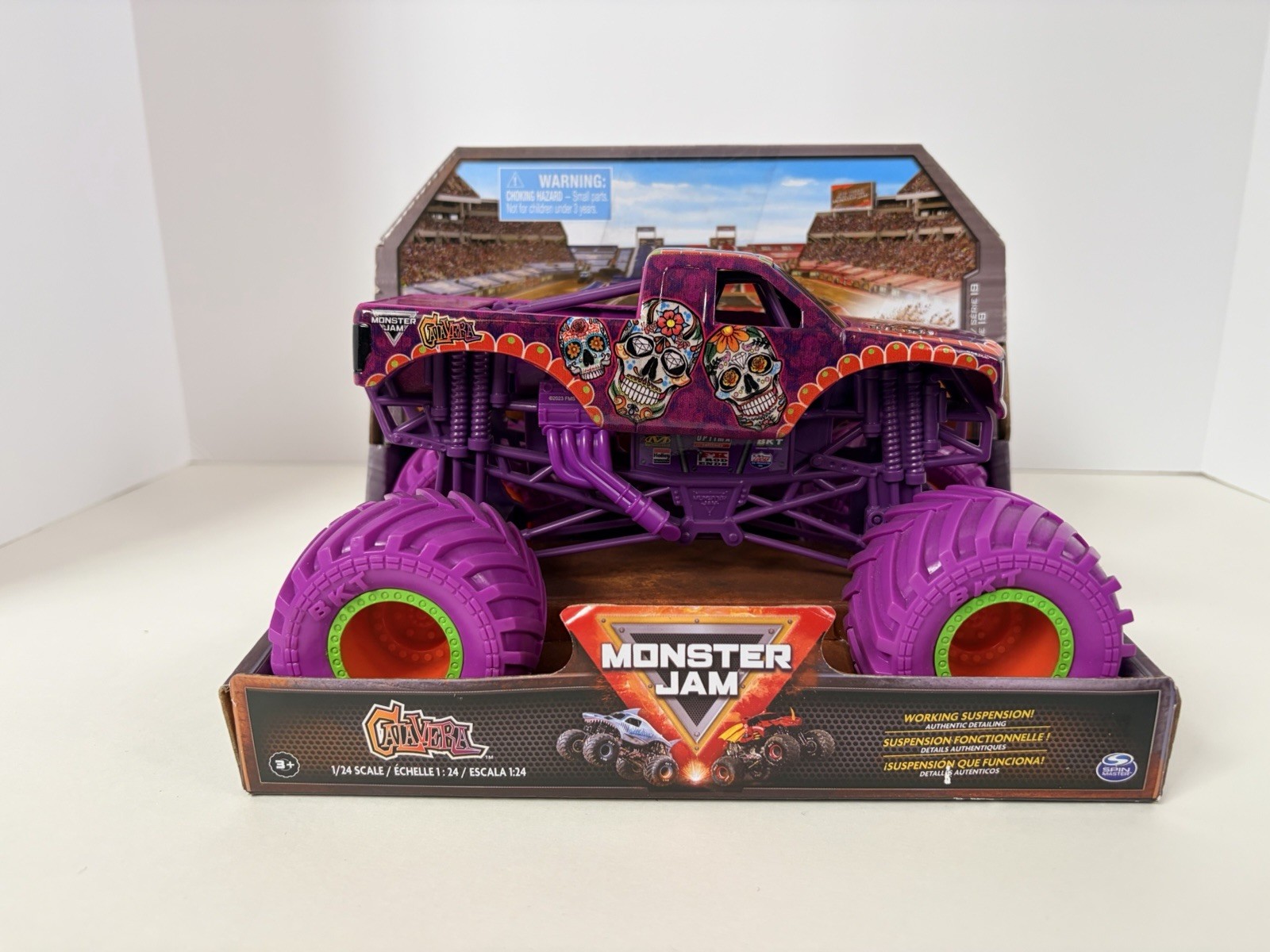 Monster Jam Truck CALAVERA 1:24 Series 19 Purple New In Box