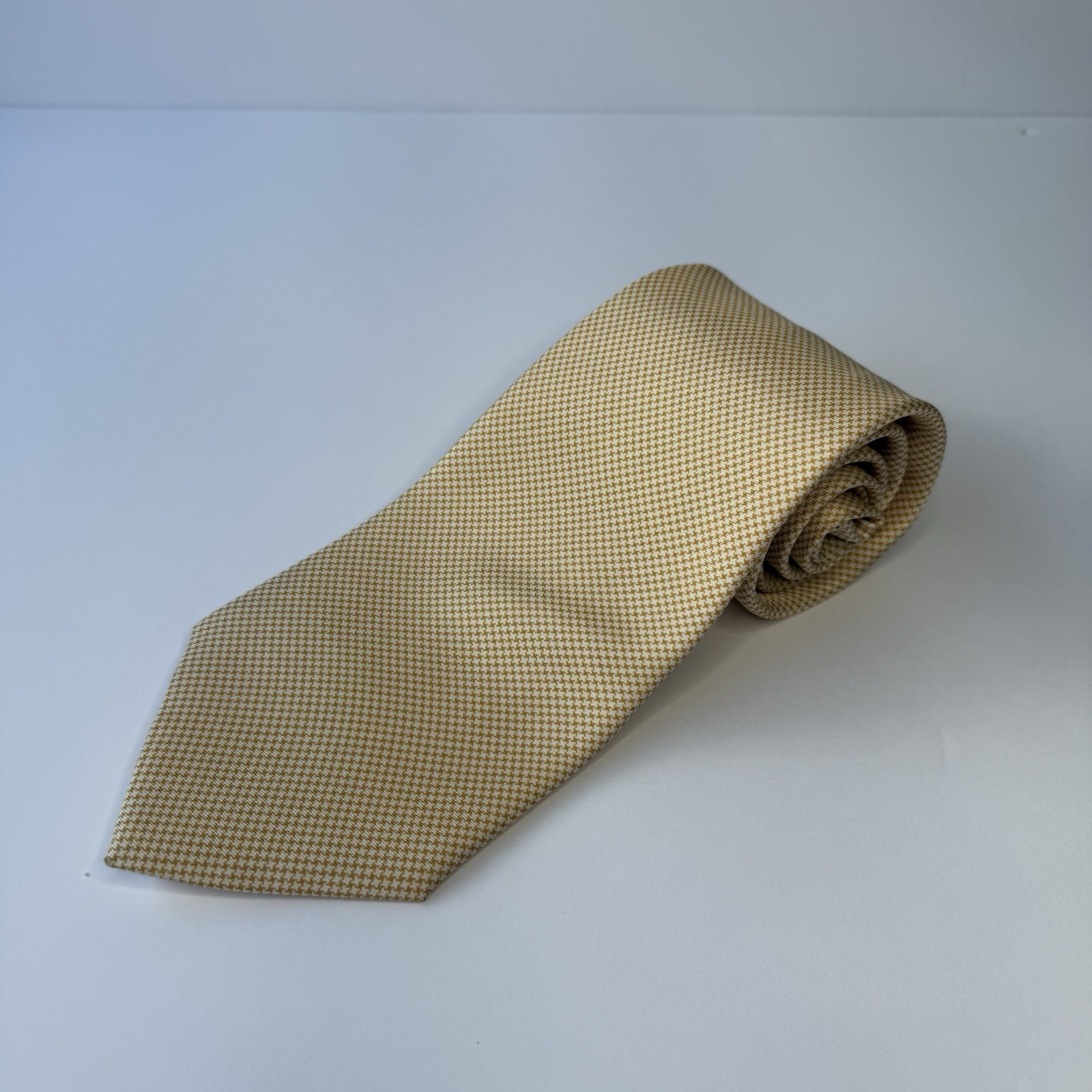 Brooks Brothers 346 Mens Pure Silk Tie Geometric Gold Yellow 3.75” x 56.5”