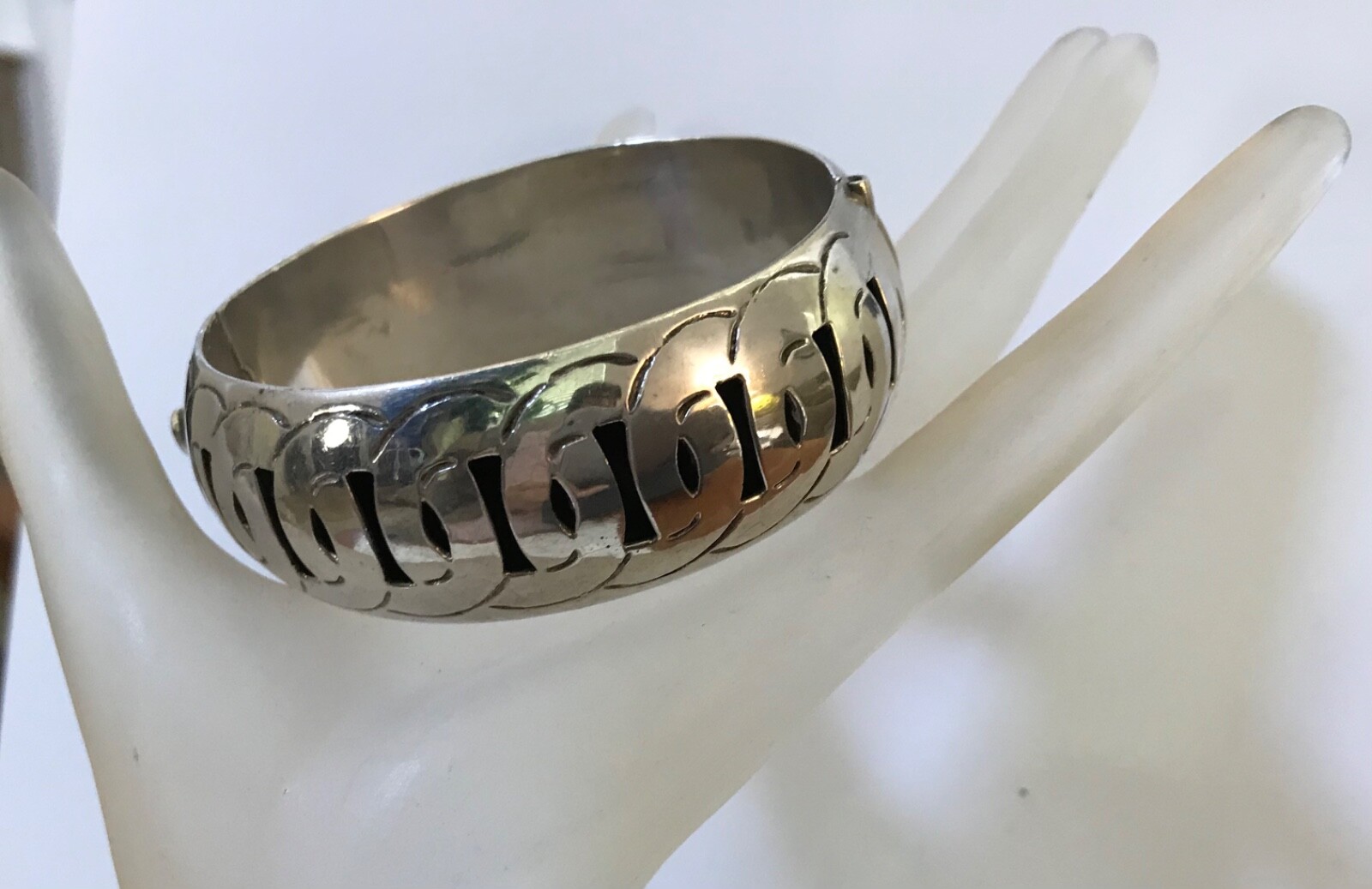 VTG TAXCO Signed (TM-143) Sterling Silver Large Hinged Cuff Bracelet Cut-Work