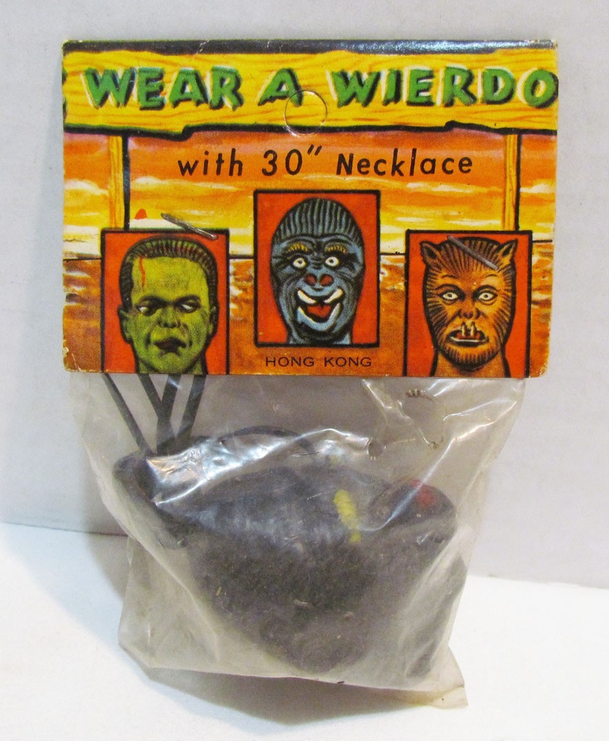 KING KONG 1960's MONSTER TOY WEAR A WIERDO WEIRDO NECKLACE UNUSED IN PACKAGE NOS